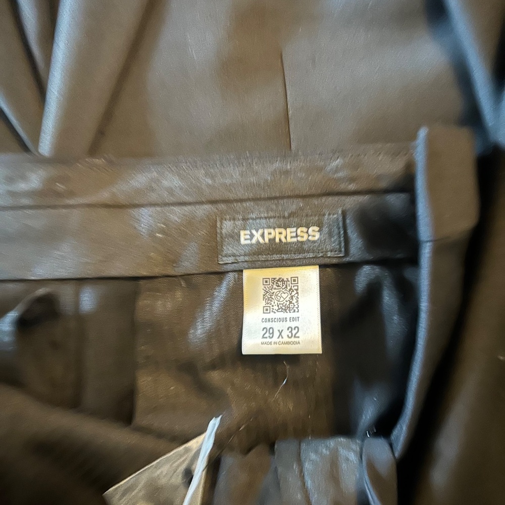 Express Suits - Picture 2 of 4
